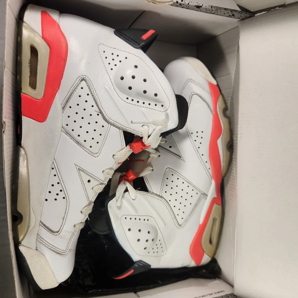Men's Jordan 6 Retro White/Infrared Sneakers - Picture 3 of 9